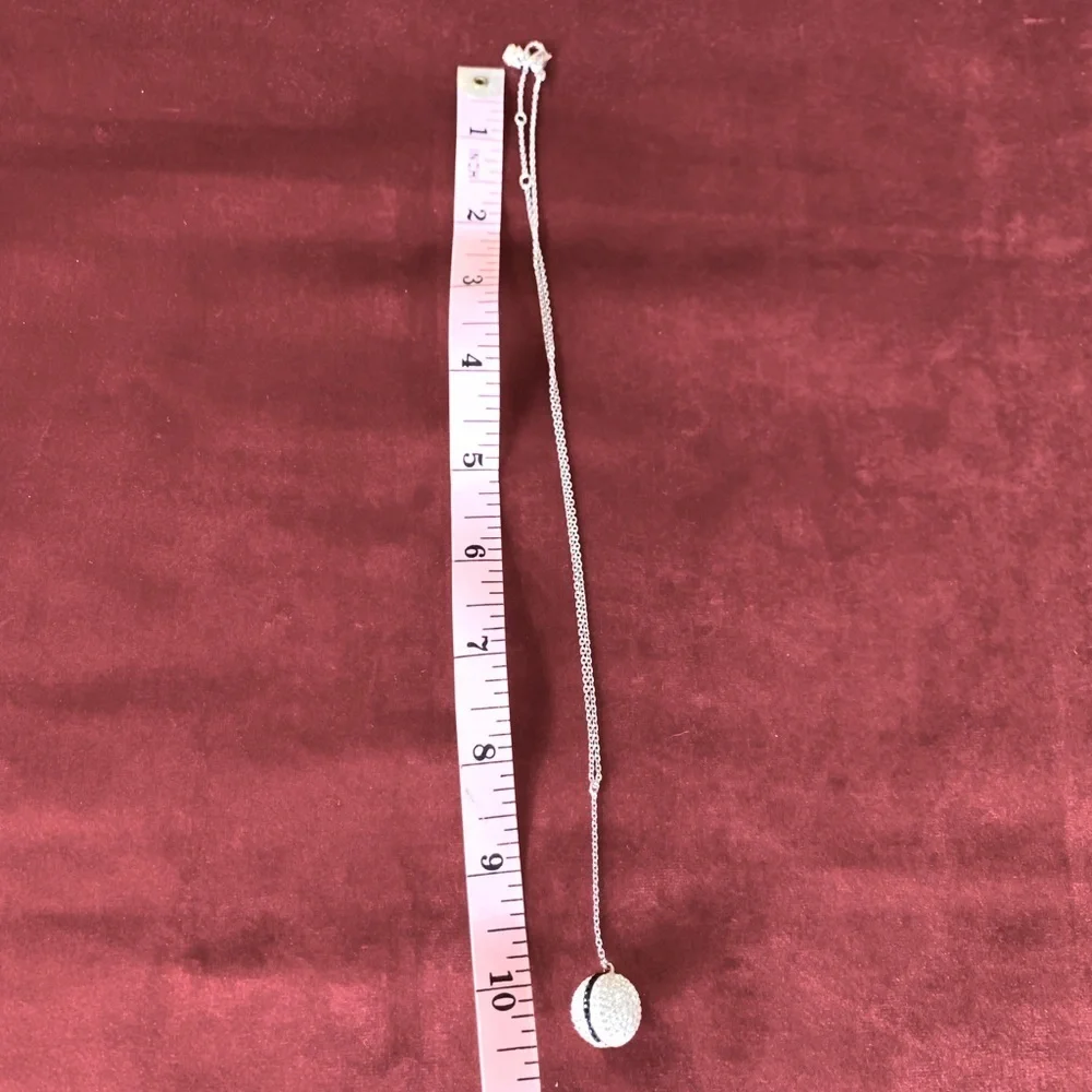 Swarovski necklace and earrings. - Picture 4 of 9